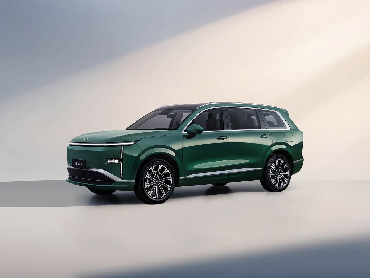 Kas padara Wuling Starlight L par ideālu liela attāluma sešvietīgu PHEV ģimenēm?